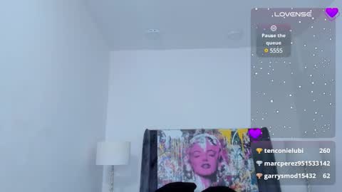 Snapshot of amber_adams_ chatting on 12.14.24 Amber online show from 12.14.24