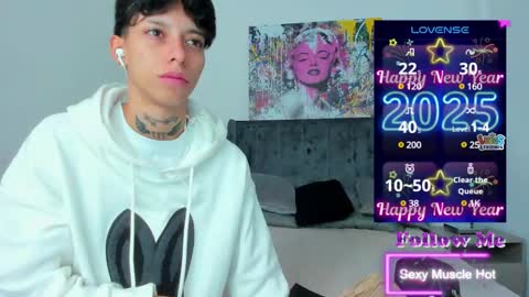 Snapshot of amber_adams_ chatting on 01.08.25 Amber online show from 01.08.25