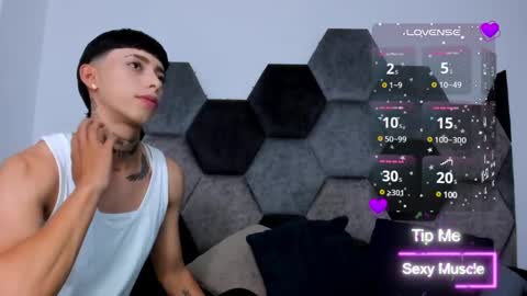 Snapshot of amber_adams_ chatting on 03.08.25 Amber online show from 03.08.25