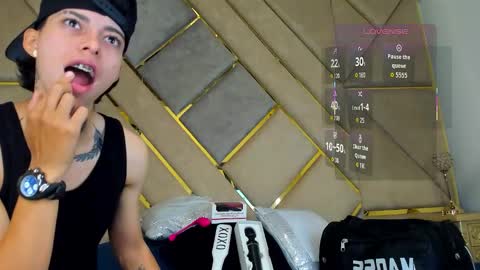 Snapshot of amber_adams_ chatting on 10.20.25 Amber online show from 10.20.25