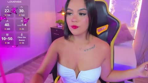 amber_white25 online show from 09.27.25