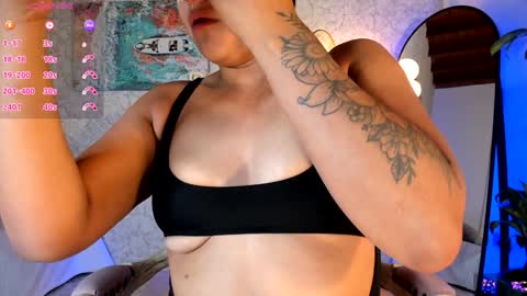 Snapshot of ambercollinns chatting on 01.21.25 Amber Collins online show from 01.21.25