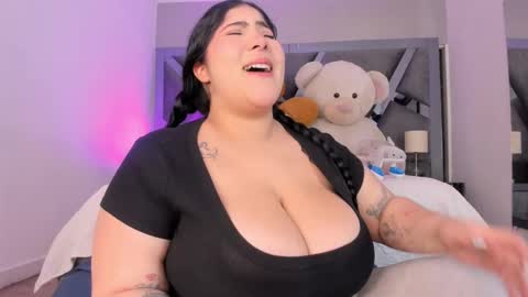 Snapshot of amberinihoffman chatting on 10.18.25 Amber online show from 10.18.25