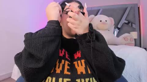 Snapshot of amberinihoffman chatting on 10.27.25 Amber online show from 10.27.25