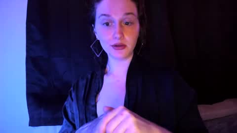 amberkinsley online show from 10.05.25