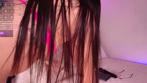 Snapshot of ambermoss_ chatting on 02.01.25 Amber online show from 02.01.25