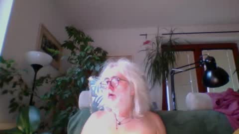Amberr11 online show from 12.19.24