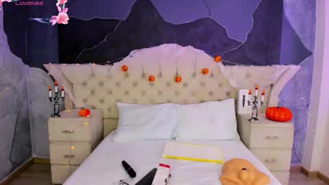 Amber Grey online show from 10.22.25