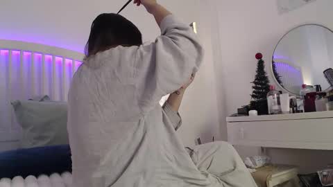 Amberseyes online show from 12.17.25