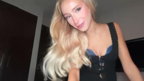 Snapshot of ambrefleur chatting on 03.02.26 Ambre online show from 03.02.26