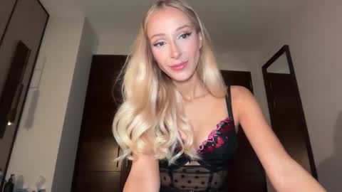 Snapshot of ambrefleur chatting on 03.04.26 Ambre online show from 03.04.26