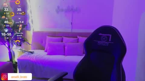 Snapshot of ameelia_tay chatting on 11.10.25 AMELIA online show from 11.10.25