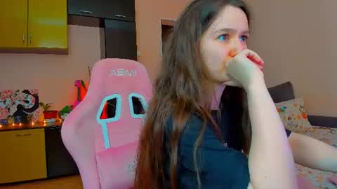 Snapshot of ameli_moon chatting on 07.13.26 Eileen online show from 07.13.26