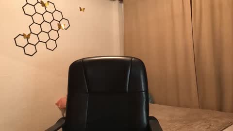 Snapshot of amelia___hall chatting on 10.08.25 Amelia online show from 10.08.25