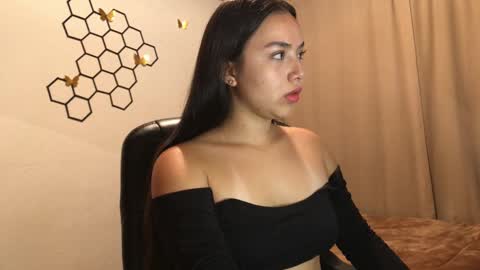 Snapshot of amelia___hall chatting on 10.27.25 Amelia online show from 10.27.25