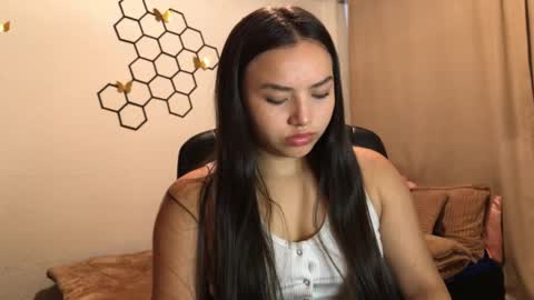 Snapshot of amelia___hall chatting on 11.05.25 Amelia online show from 11.05.25