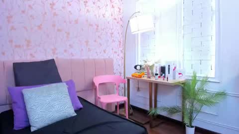 Amelia Adams online show from 10.11.25