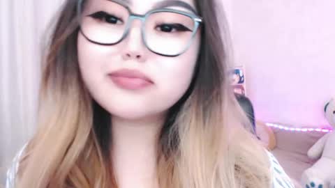 Snapshot of amelia_sunlight chatting on 05.16.26 Amelia online show from 05.16.26