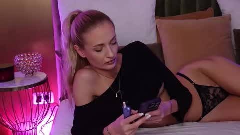 Amelia online show from 09.26.25