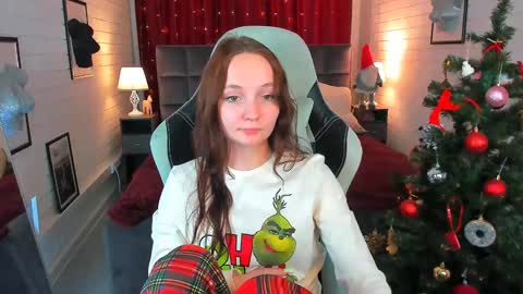 Snapshot of ameliamalina chatting on 12.15.24 Amelia online show from 12.15.24