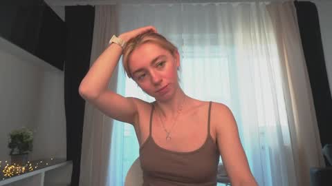 Snapshot of ameliamber0 chatting on 02.04.25 Amelia online show from 02.04.25