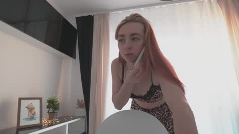 Snapshot of ameliamber0 chatting on 02.05.25 Amelia online show from 02.05.25