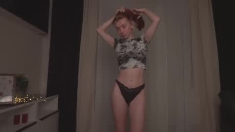 Snapshot of ameliamber0 chatting on 02.08.25 Amelia online show from 02.08.25