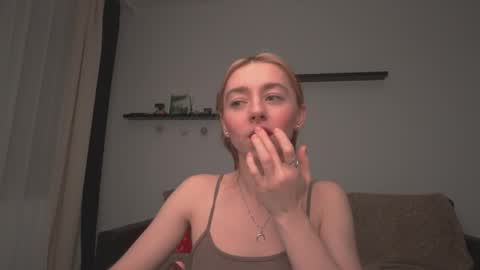 Snapshot of ameliamber0 chatting on 02.21.25 Amelia online show from 02.21.25