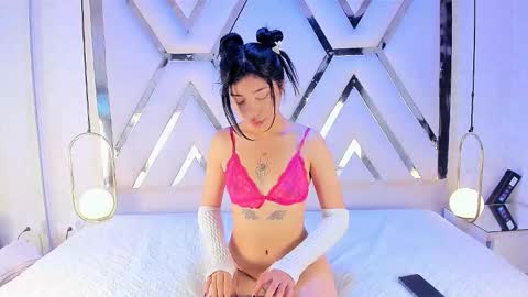 AMELIA TREVICOTT  online show from 12.15.25