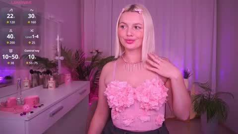 Snapshot of ameliawells chatting on 10.09.25 Amelia online show from 10.09.25