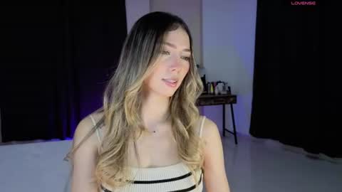 Snapshot of amelieaxie chatting on 06.15.26 Isabella online show from 06.15.26