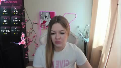 Snapshot of ameliepeach chatting on 05.26.26 Amelie online show from 05.26.26