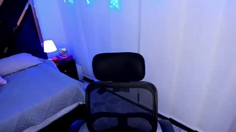 Snapshot of ameliie_saenz chatting on 12.18.24 Ameli online show from 12.18.24