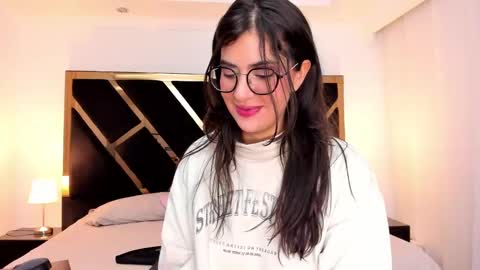 Snapshot of ameliie_saenz chatting on 02.04.25 Ameli online show from 02.04.25