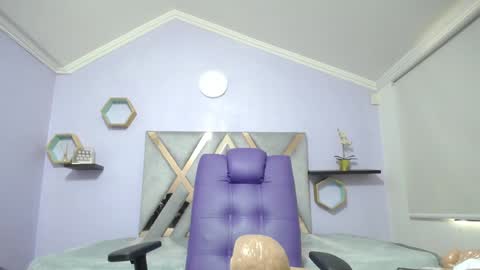 Amell Thomson online show from 12.17.24