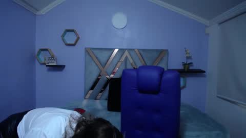 Amell Thomson online show from 12.18.24