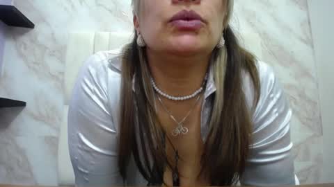 Amell Thomson online show from 01.11.25