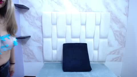 Amell Thomson online show from 01.12.25