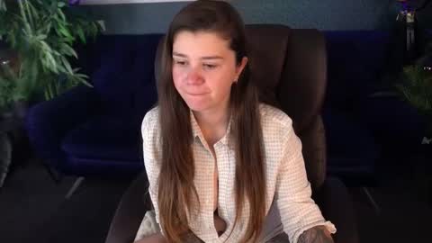 amellymillyy online show from 10.12.25