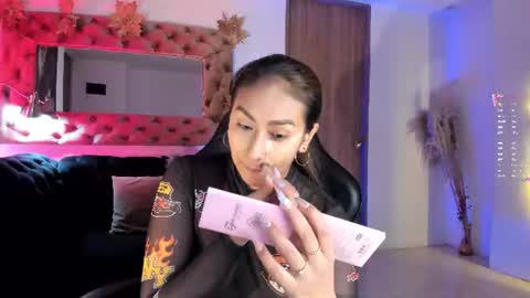 Snapshot of amelyamann chatting on 06.12.26 online show from 06.12.26
