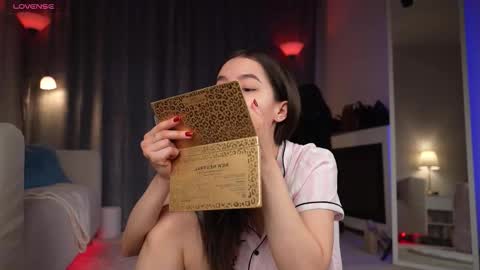 Snapshot of amelyxxx chatting on 10.03.25 Amy online show from 10.03.25