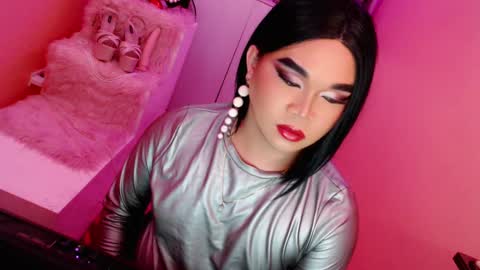 Queen Mireska online show from 01.21.25