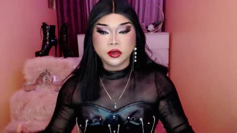 Queen Mireska online show from 10.04.25