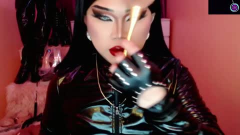 Queen Mireska online show from 04.11.26