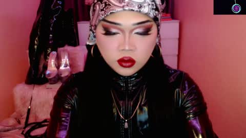 Snapshot of amiadoll chatting on 05.06.26 Queen Mireska online show from 05.06.26