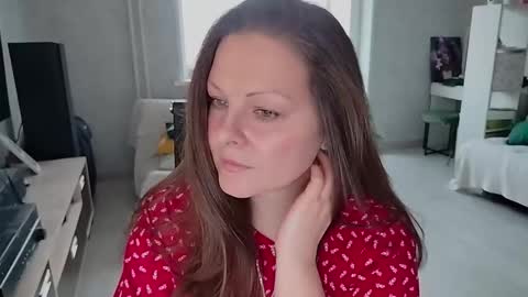 Snapshot of amilafran chatting on 11.13.25 Mila online show from 11.13.25