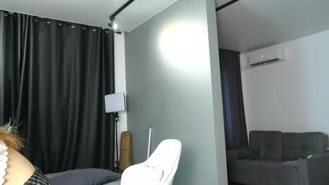 Snapshot of amilia4u chatting on 10.28.25 A online show from 10.28.25