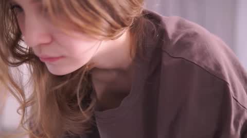 Snapshot of amillygil chatting on 12.01.25 Emily online show from 12.01.25