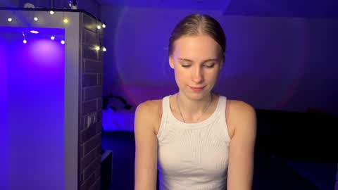 Snapshot of amily_sunray chatting on 07.19.26 Amily online show from 07.19.26