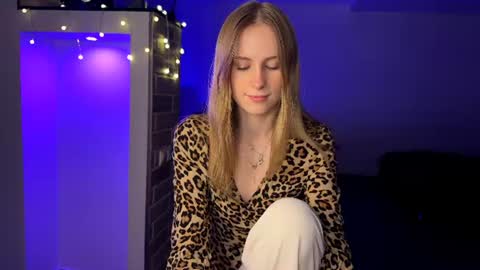 Snapshot of amily_sunray chatting on 07.29.26 Amily online show from 07.29.26